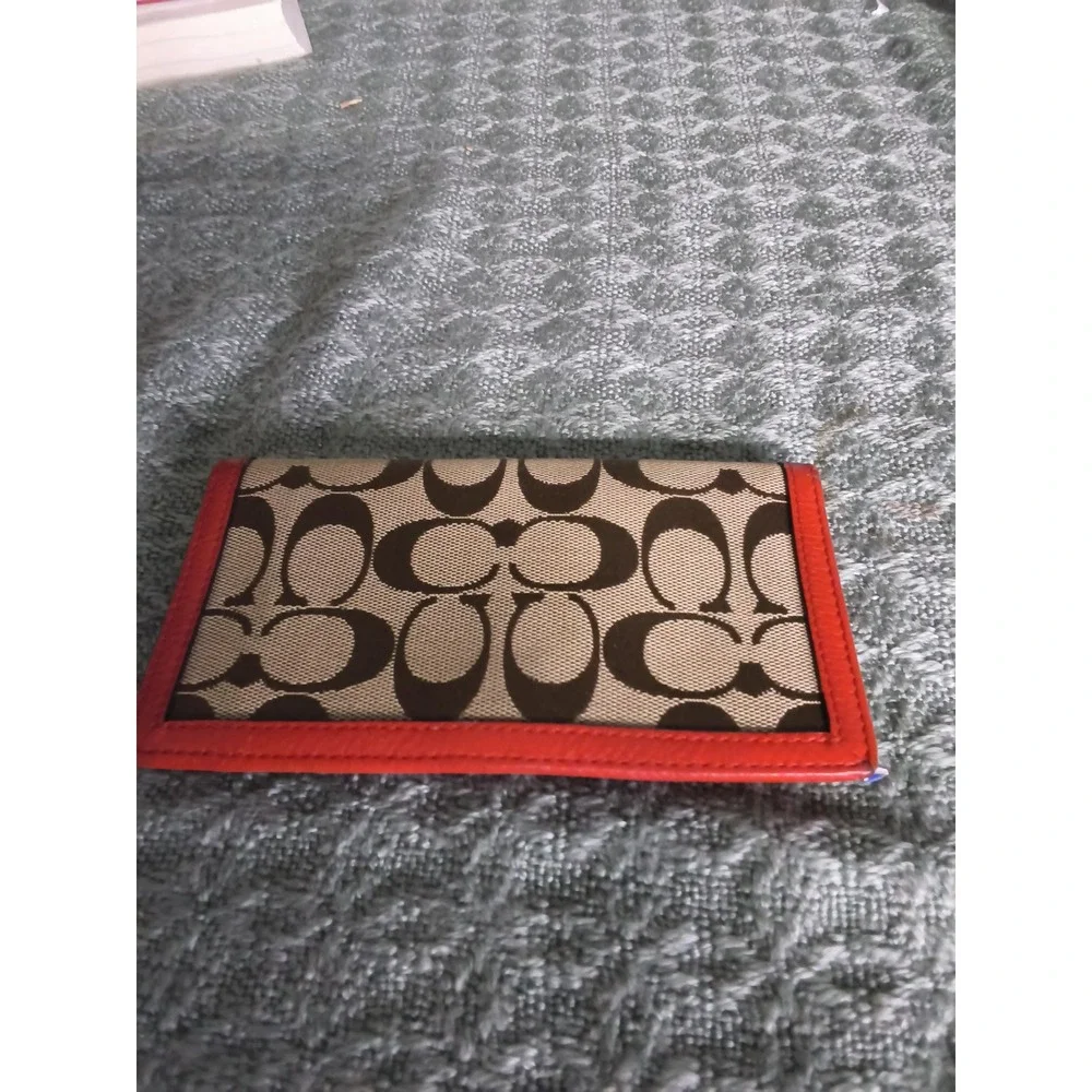 17.Coach Signature wallet